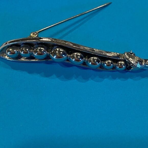 Monet peas in a pod Vintage brooch. Rare, retired - Picture 8 of 12